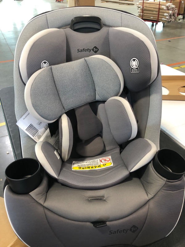 Photo 3 of Safety 1st Crosstown All-in-One Convertible Car Seat, Rear-Facing 5-40 pounds, Forward-Facing 22-65 pounds, and Belt-Positioning Booster 40-100 pounds, Seal