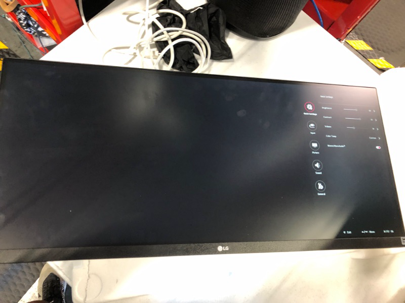 Photo 3 of LG UltraWide FHD 29-Inch Computer Monitor 29WQ600-W, IPS with HDR 10 Compatibility, AMD FreeSync, and USB Type-C, White (Renewed) 29-inch 100 Hz