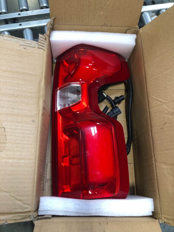 Photo 3 of SAOKNCE LED Tail Light Assembly Rear Lamps for 2019 2020 2021 2022 2023 Chevrolet Silverado 1500 Bulbs and Harness Included Right Passenger Side 84678150 GM2801311 (Factory LED Tail Light Models Only) LED Type Right Passenger Side