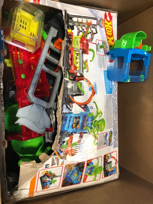 Photo 1 of Hot Wheels City Ultimate Octo Car Wash Playset with No-Spill Water Tanks & 1 Color Reveal Car That Transforms & 20 Car Pack - Syles May Vary SIOC/FFP Playset + Car Pack