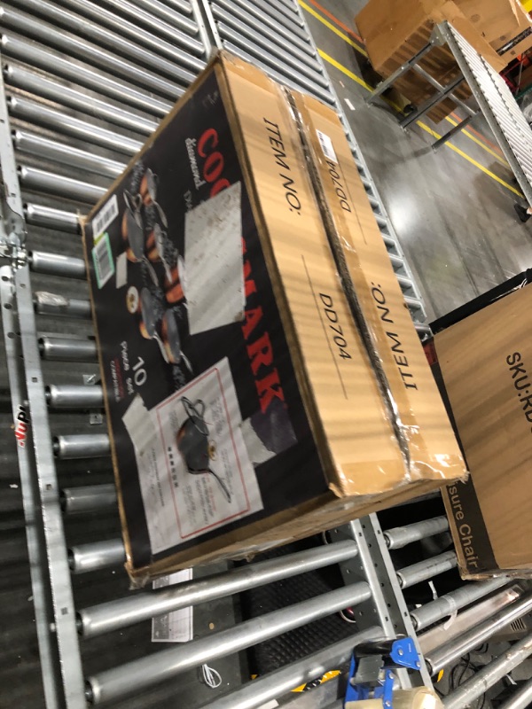 Photo 1 of COOKSMARK 10-Piece Diamond Nonstick Ceramic Induction Cookware Set Scratch-Resistant Pots and Pans Set with Lids, Dishwasher Safe Oven Safe, Blue 10 PCS

**Has light scratches on outside**