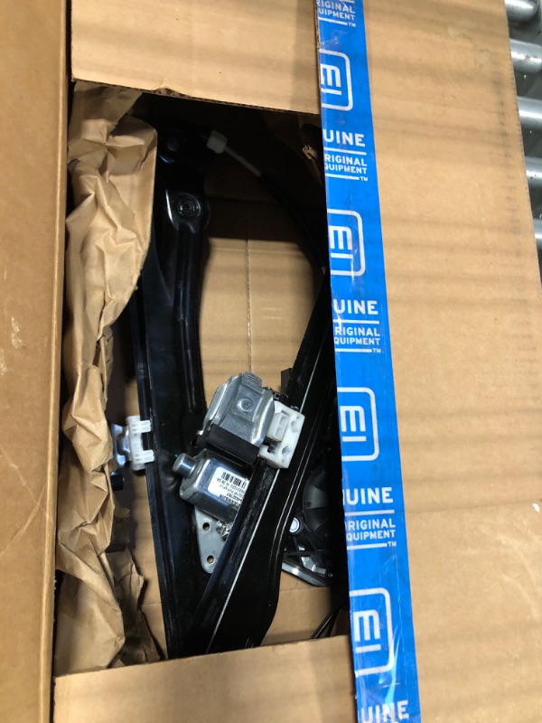 Photo 3 of GM Genuine Parts 94532757 Front Driver Side Window Regulator with Motor