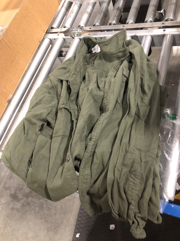 Photo 1 of Amazon Essentials Men's Regular-Fit Long-Sleeve Two-Pocket Flannel Shirt Large Olive Heather