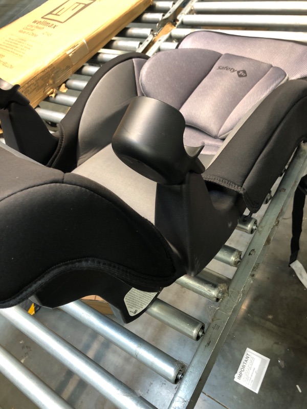 Photo 1 of Safety 1st Grand 2-in-1 Booster Car Seat, Extended Use: Forward-Facing with Harness, 30-65 pounds and Belt-Positioning Booster, 40-120 pounds, High Street