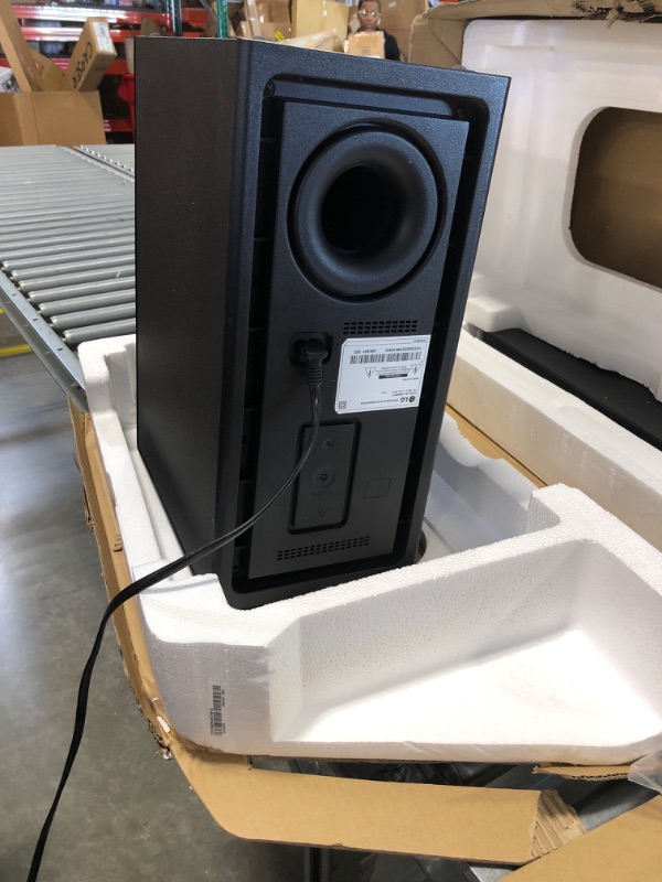 Photo 1 of LG SN6Y Sound Bar w/Subwoofer, 3.1ch, 420W Power, High ResolutionAudio, DTS Virtual:X, AI Sound Pro, Bluetooth, Black