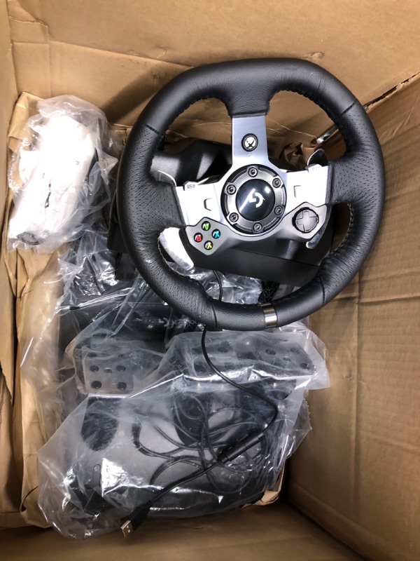 Photo 3 of logitech G920 Dual-motor Feedback Driving Force USB Racing Wheel with Responsive Pedals for Xbox One (Renewed)