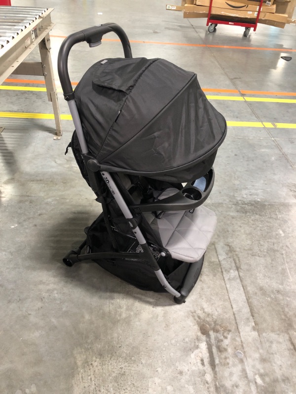 Photo 3 of FOLDS OUT FINE. 4 WHEELS LOOK GOOD. 

Summer 3Dpac CS Compact Fold Stroller, Black – Compact Car Seat Adaptable Baby Stroller – Lightweight Stroller with Convenient One-Hand Fold, Reclining Seat and Extra-Large Canopy 3Dpac CS 3Dpac CS