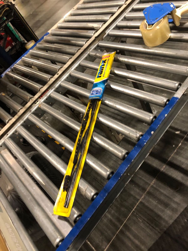 Photo 1 of Rain-X RX30224 Weatherbeater Wiper Blade - 24-Inches - (Pack of 1) 24-Inches Single Blade