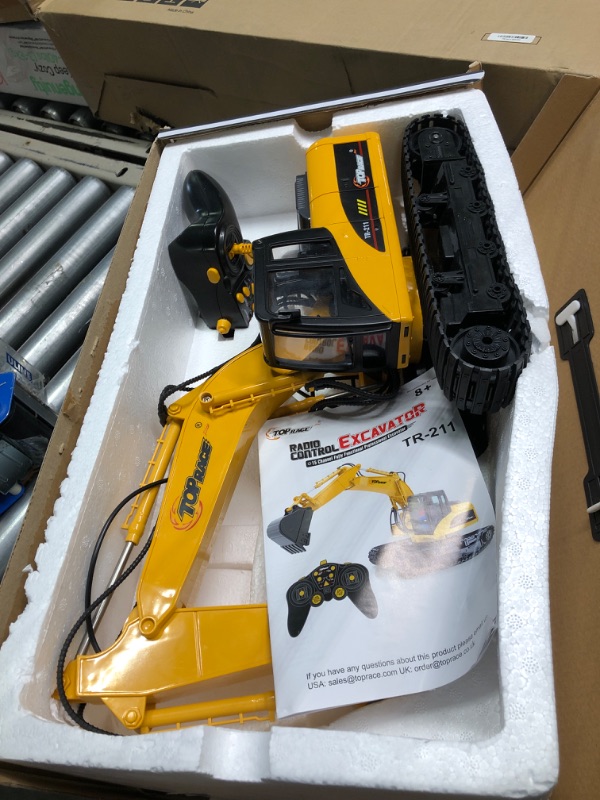 Photo 3 of ***MISSING CHARGER AND REMOTE - FOR PARTS ONLY*** 

Top Race 15 Channel Full Functional Remote Control Excavator Construction Tractor, Excavator Toy with 2.4Ghz Transmitter and Metal Shovel – TR 211 RC Excavator