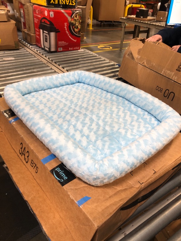 Photo 1 of 30"x21" Dog Bed Blue/White 