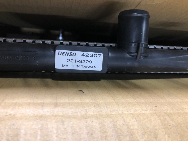 Photo 4 of Denso - 2213229 Radiator