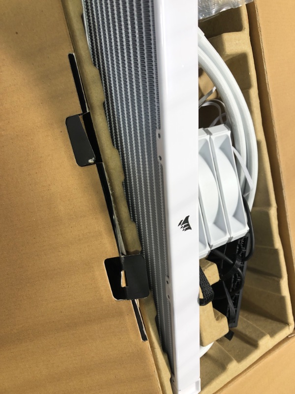 Photo 1 of Corsair iCUE H150i Elite CAPELLIX XT Desktop Liquid CPU Cooler - Three AF120 RGB Elite Fans - 360mm Radiator - Intel® LGA 1700, 1200, 115X, 2066, AMD® AM5, AM4 - Included iCUE Commander CORE - White ELITE CAPELLIX XT 360mm Radiator White