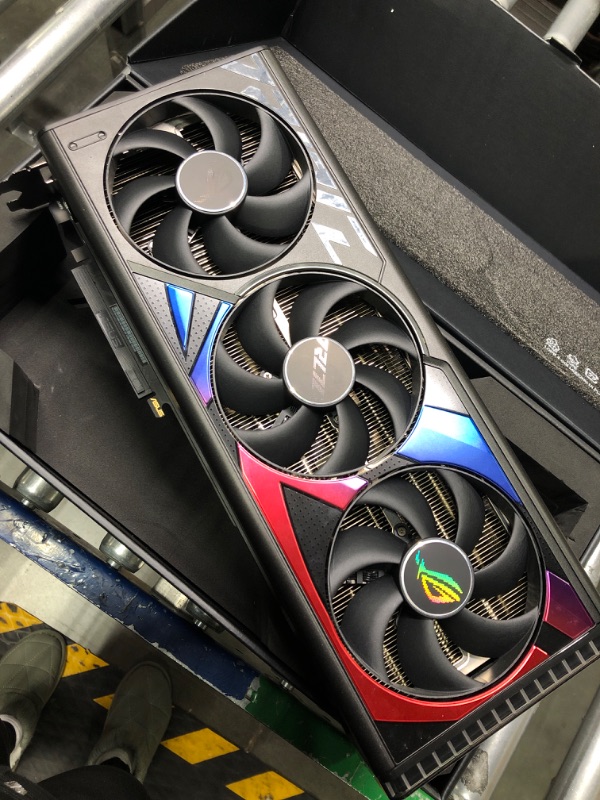 Photo 5 of ASUS ROG Strix GeForce RTX® 4090 OC Edition Gaming Graphics Card (PCIe 4.0, 24GB GDDR6X, HDMI 2.1a, DisplayPort 1.4a) Black ROG-STRIX-RTX4090-O24G-GAMING