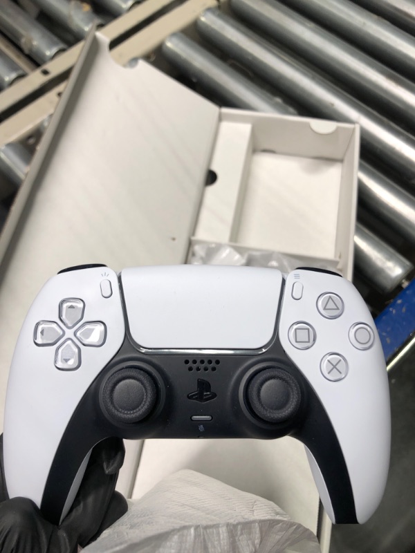Photo 4 of ** FOR PARTS ONLY ** TURNS ON **  PlayStation 5 Console