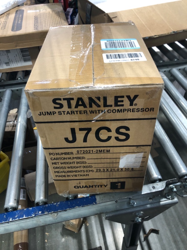 Photo 3 of STANLEY J5C09 Portable Power Station Jump Starter: 1000 Peak/500 Instant Amps- 120 PSI Air Compressor- USB Port- Battery Clamps 1,000 Peak Amps