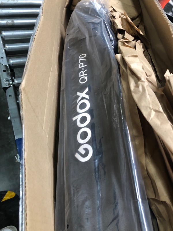 Photo 1 of Godox QR-P70 27.6Inch 70CM Portable Quickly Fast Installation Deep Parabolic Softbox?with Front & Inner Diffuser for Godox SL-60W VL150 VL300 UL150 SL150WII SL200WII SZ150R SZ200BI (with Fabric Grid) Godox QR-P70?with grid?