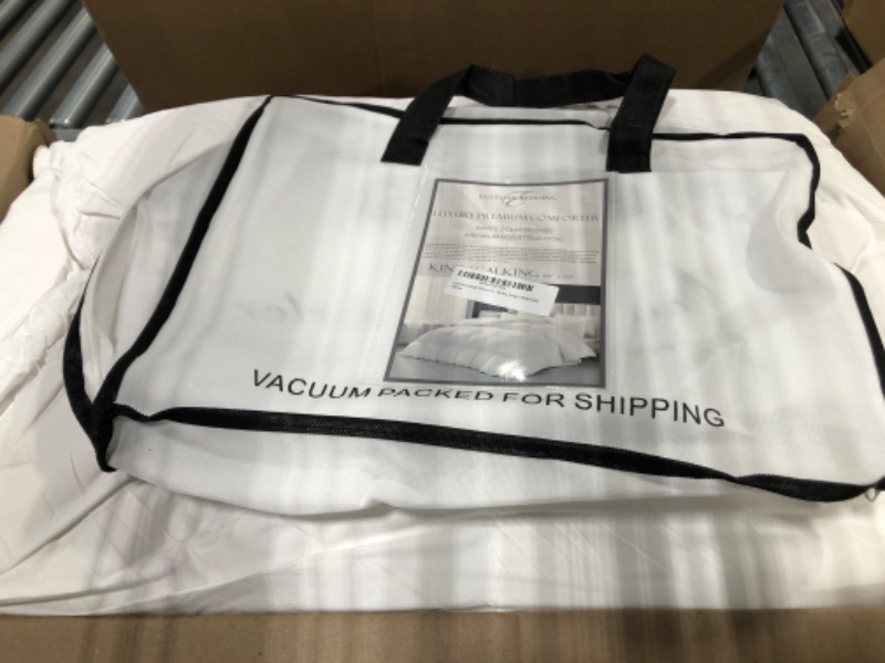 Photo 3 of ***** NEEDS CLEANED****  Luxurious King/California King Size Goose Down Fiber Comforter Down Feather Fiber Duvet, 100% Egyptian Cotton Cover, 58 oz. Fill Weight, Baffle Box Design, White Solid
