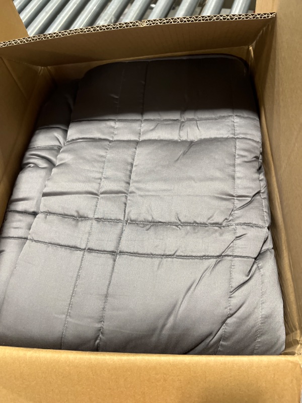 Photo 2 of 15lb Weighted Blanket Queen Size(80''x87'', Double-Sided), Plush Weighted Blanket for Adult, Reversible Weighted Blanket with Warm Soft Plush and Cool Tencel Fabric - Carry Bag Included 80''x87'' - 15LBS Grey