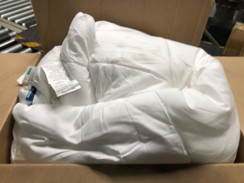 Photo 2 of 102'x90'in white bessure comforter