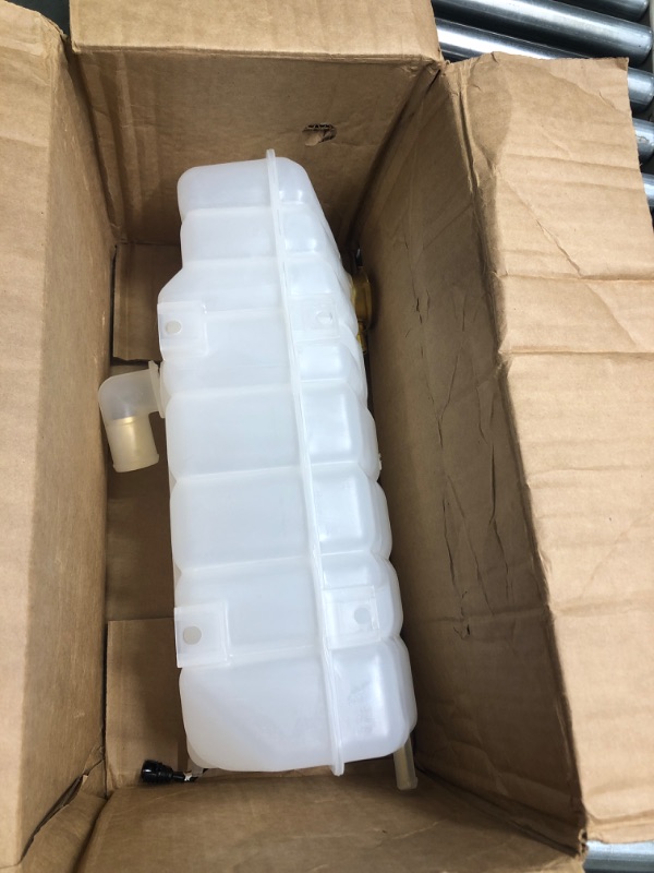 Photo 2 of GM Genuine Parts 15012624 Radiator Surge Tank