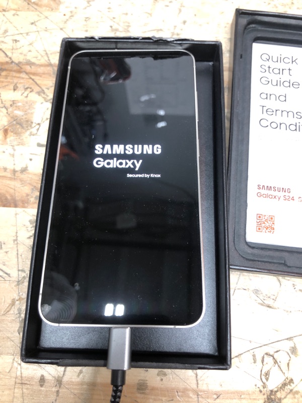 Photo 2 of ***(SEE NOTES BEFORE BIDDING) ***
SAMSUNG Galaxy S24 Cell Phone