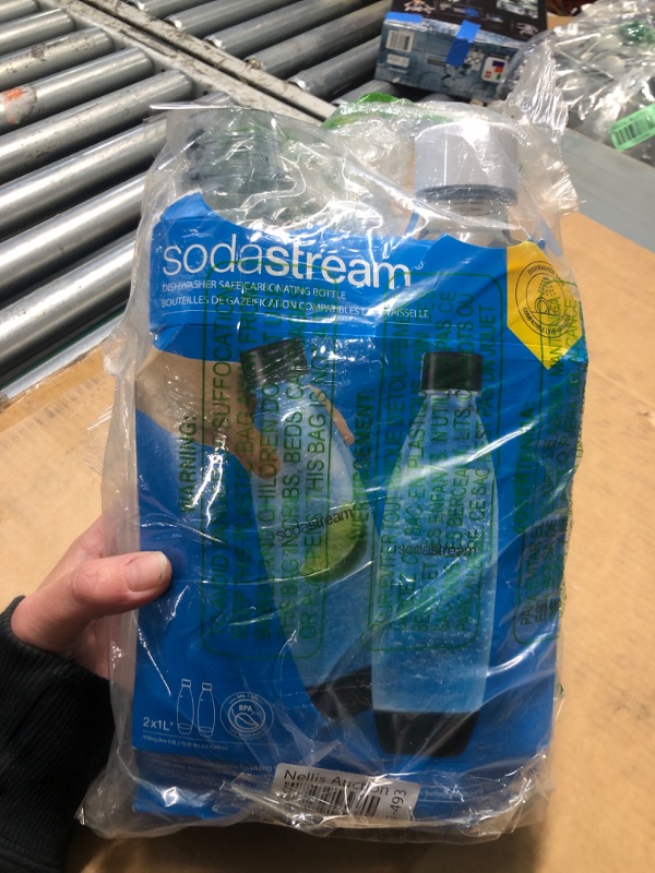 Photo 2 of ***(MISSING A CAP) ***
SodaStream 1L Twin Pack Dishwasher Safe Slim Bottle (White)