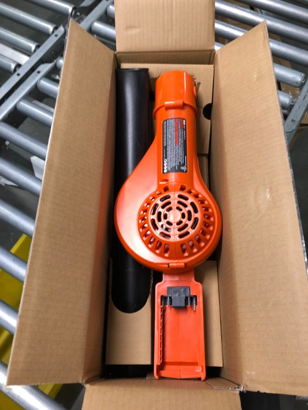 Photo 3 of BLACK+DECKER LSW40C Lithium Sweeper + 40-Volt Battery Pack Kit w/ extra 2.0 AH Battery