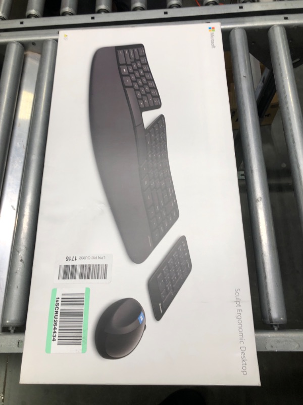 Photo 3 of Microsoft Sculpt Ergonomic Desktop USB Port Keyboard and Mouse Combo (L5V-00003) - French Version