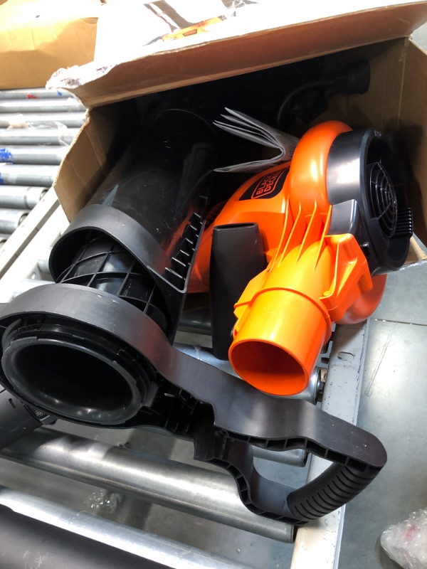 Photo 4 of BLACK+DECKER Leaf Blower & Leaf Vacuum, 3-in-1, 12-Amp, 250-MPH, 400-CFM (BV6000)