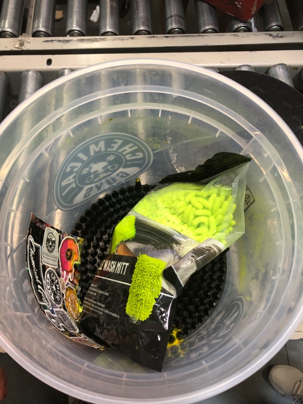 Photo 1 of Chemical Guys Ultimate Scratch-Free Detailing Bucket And Accessories Car Wash Kit

*** missing the shampoo *** 