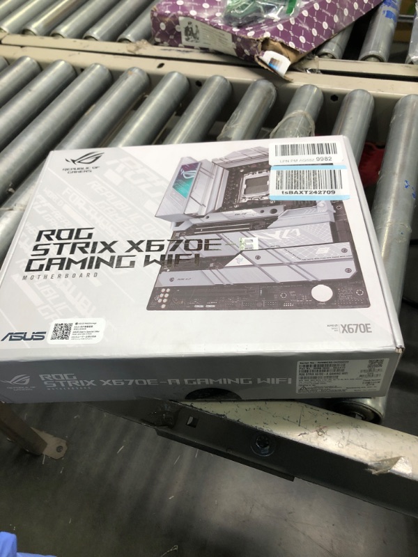 Photo 1 of ASUS ROG Strix X670E-A Gaming WiFi 6E Socket AM5 (LGA 1718) Ryzen 7000 Gaming Motherboard(16+2 Power Stages,PCIe® 5.0, DDR5,4xM.2 Slots,USB 3.2 Gen 2x2, WiFi 6E, AI Cooling II)