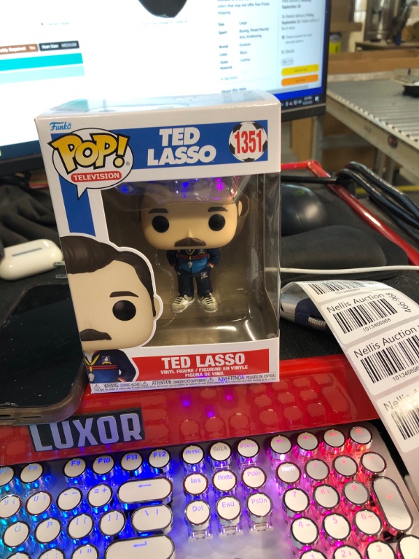 Photo 1 of Funko Pop! TV: Ted Lasso - Ted Lasso with Chase
