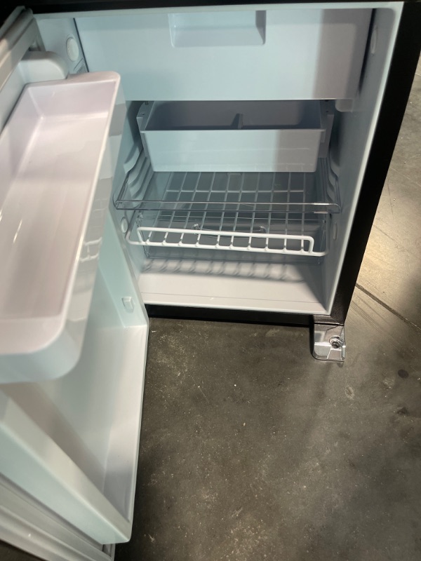 Photo 5 of ?Upgraded?BODEGA 12 Volt Refrigerator, RV Refrigerator APP Control , 45L(1.6cu.ft) RV Fridge and Freezer, 12 Volt Car Refrigerator with Lock, (-4?-46?) Travel Refrigerator Fridge for Truck, RV, Camping, Travel - 12/24V DC 45L((1.6cu.ft)

*** MISSING THE P