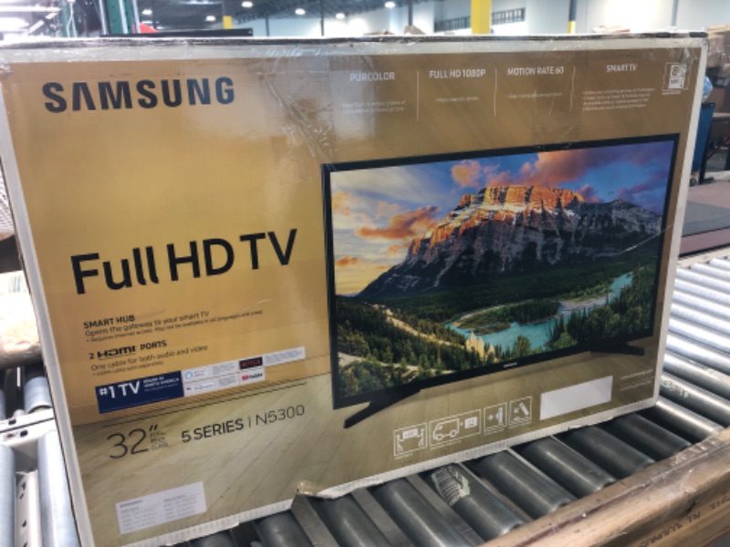 Photo 2 of SAMSUNG 32-inch Class LED Smart FHD TV 1080P (UN32N5300AFXZA, 2018 Model)