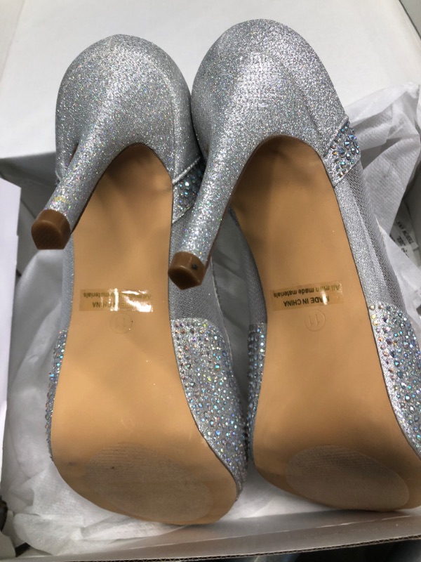 Photo 1 of Dream Pairs Women Stilettos Size 11