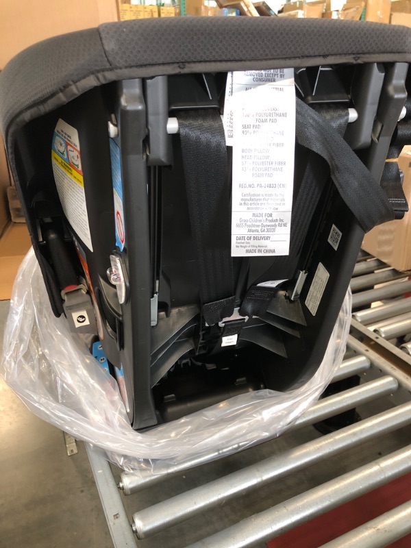 Photo 4 of Graco Extend2Fit Convertible Car Seat, Gotham