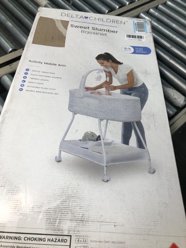 Photo 1 of Delta Children Sweet Slumber Bassinet, Garden Path
