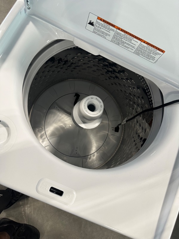 Photo 2 of Maytag 4.5-cu ft High Efficiency Agitator Top-Load Washer (White)