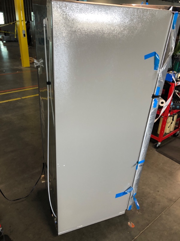 Photo 5 of Whirlpool 17.6-cu ft Top-Freezer Refrigerator (Monochromatic Stainless Steel)