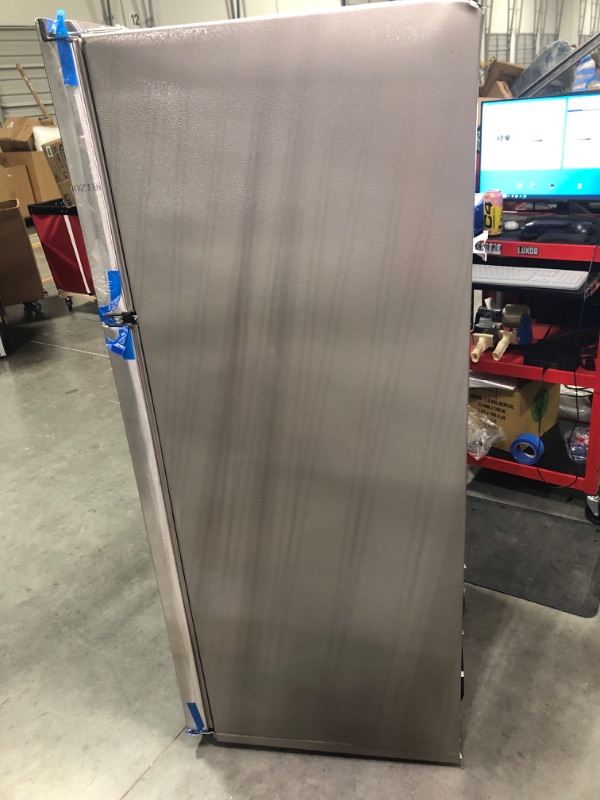 Photo 4 of Whirlpool 17.6-cu ft Top-Freezer Refrigerator (Monochromatic Stainless Steel)
