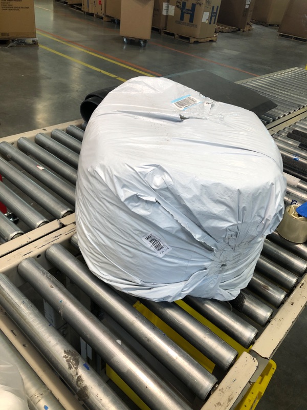 Photo 2 of Duck Brand Bubble Wrap Roll, 12” x 175’, Original Bubble Cushioning for Packing, Shipping, Mailing and Moving, Perforated Every 12” (286891) 12 in. x 175 ft.
12" WIDTH, UNABLE TO MEASURE LENGTH