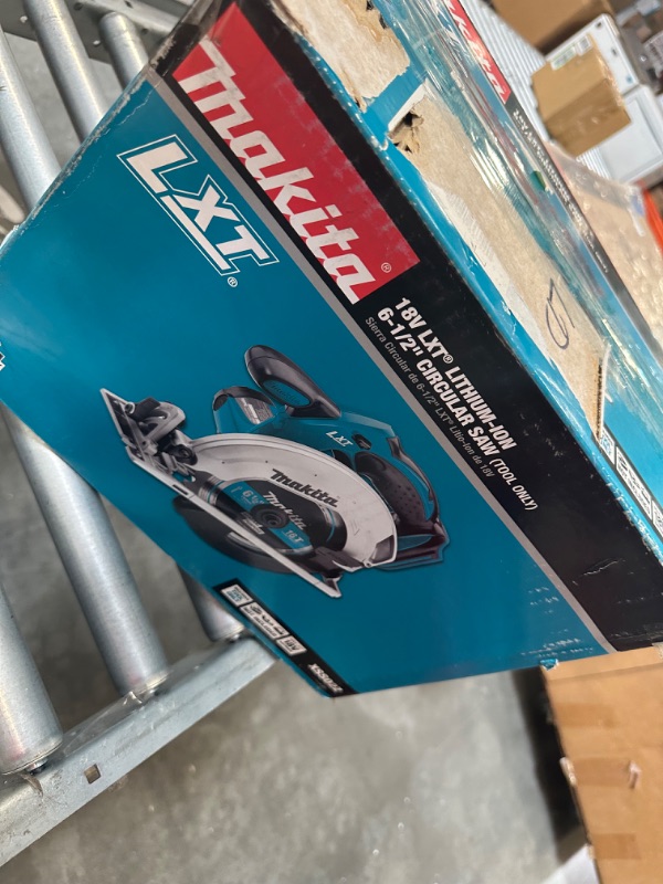 Photo 2 of Makita XSS02Z 18V LXT Lithium-Ion Cordless 6-1/2" Circular Saw, Tool Only