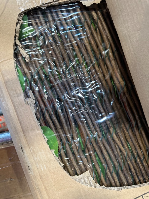 Photo 1 of DOEWORKS Expandable Fence Privacy Screen for Balcony Patio Outdoor, 1PC Faux Ivy Fencing Panel for Backdrop Garden Backyard Home Decorations 18*48 Inch * 1 PC