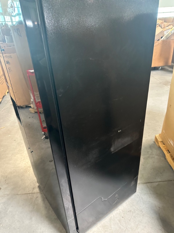 Photo 3 of Whirlpool Refrigerator All Black With Ice Maker