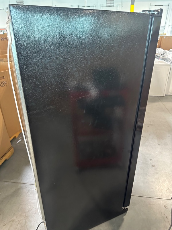 Photo 4 of Whirlpool Refrigerator All Black With Ice Maker