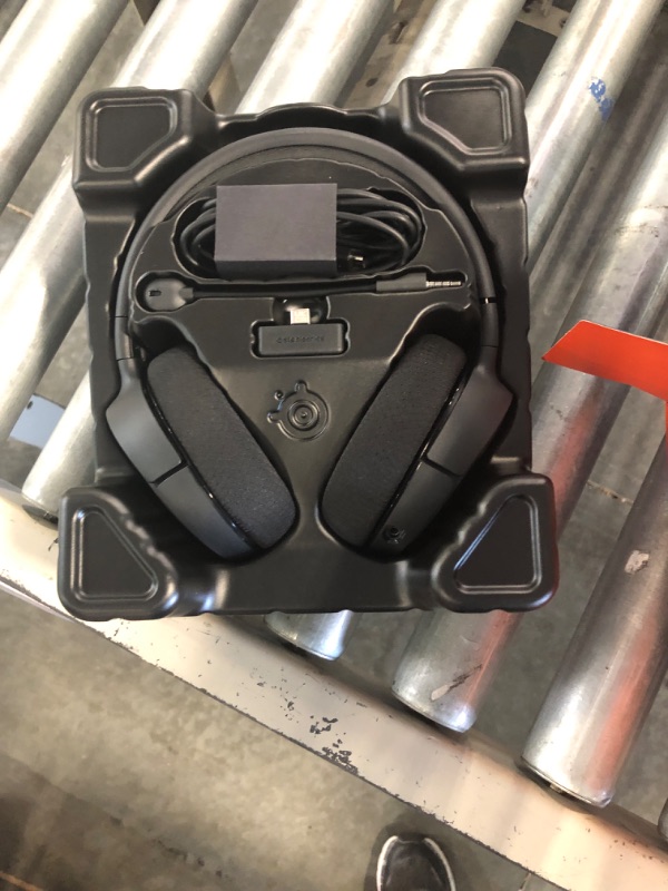 Photo 1 of SteelSeries Arctis 1 Wireless - Wireless Gaming Headset - USB-C Wireless - Detachable Clearcast Microphone - for PC, PS5, PS4, Nintendo Switch, Android, Black