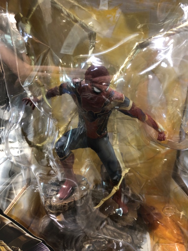 Photo 2 of DIAMOND SELECT TOYS Marvel Gallery: Avengers Infinity War Movie Spiderman PVC Gallery Figure