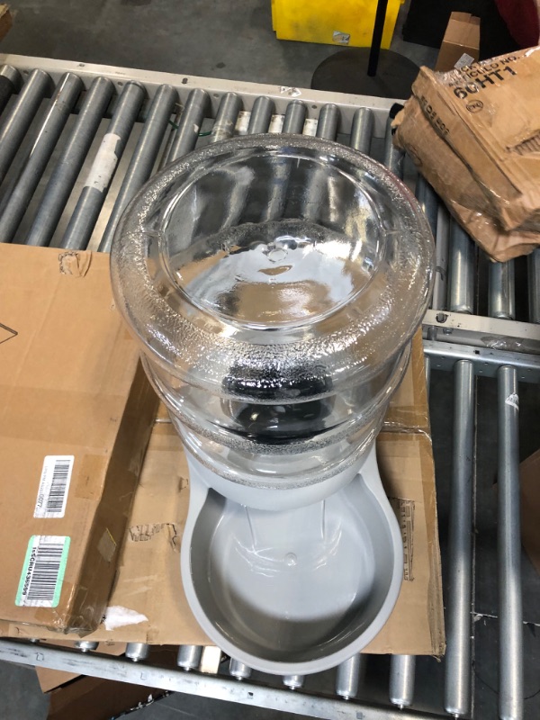 Photo 1 of Amazon Basics Gravity Pet Waterer for Dogs and Cats, Small, 1 Gallon Capacity Waterer Small