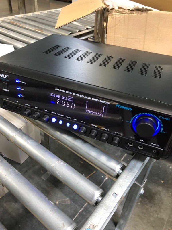 Photo 1 of Pyle Wireless Bluetooth Power Amplifier System 300W 4 Channel Home Theater & Pair 6.5” Flush Mount in-Wall in-Ceiling 2-Way Home Speaker System Spring Loaded Quick Connections Home Theater Amplifier + 6.5” Flush Mount