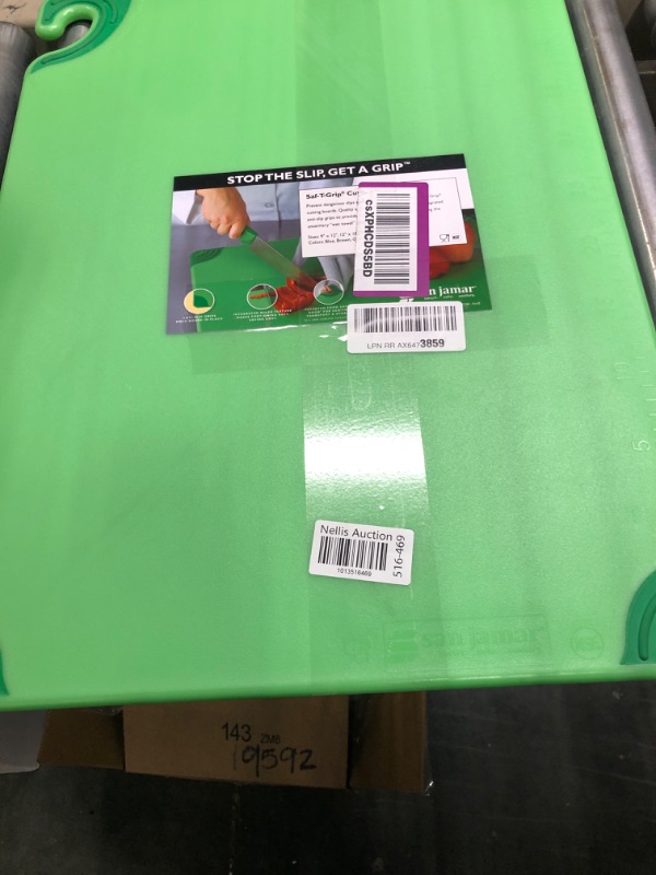 Photo 2 of San Jamar Saf-T-Grip Plastic Cutting Board with Safety Hook, 12" x 18" x 0.5", Green 1 Count (Pack of 1) Green 1